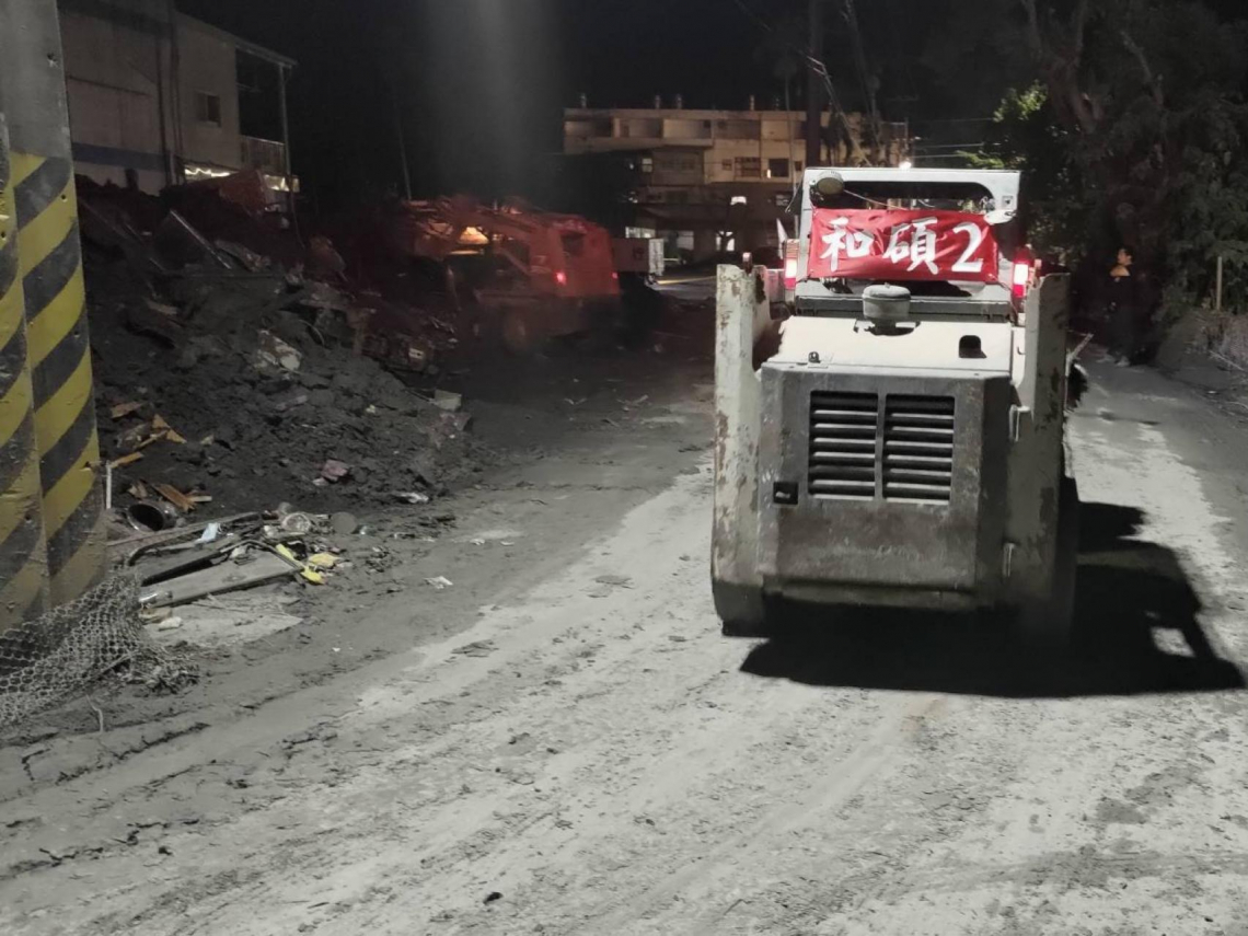 童子賢再捐花蓮3700萬，和碩「機械兵團」進駐：救災不能再拖了！裕隆拖吊超人、華碩雨鞋超人出動