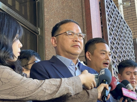 王義川提告黃國昌、狗仔，黃國昌嗆沒輸過「他們只是要看我D槽」！王義川：台灣多少人被跟拍要釐清