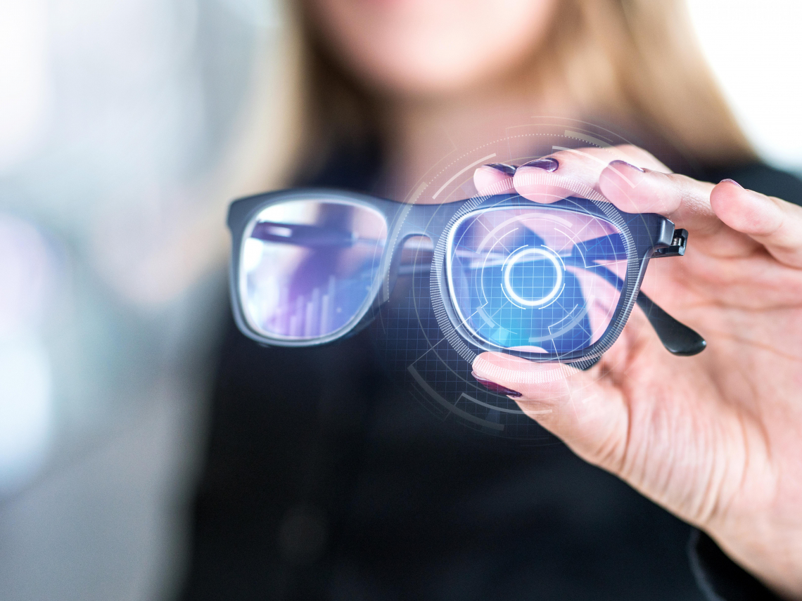 蘋果、三星、華為紛紛加入，智慧眼鏡成為AI浪潮下一個成長產業，這些台廠將成為最大受惠者