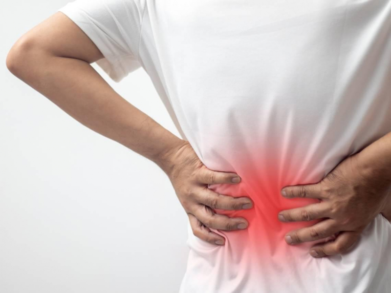 閃到腰如何快速恢復？大概幾天會好？腰痛要熱敷還是冰敷？骨科權威教2動作治療腰痛「在床上也能做」