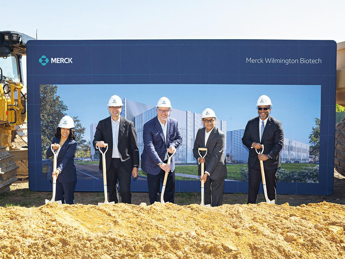 將製藥業留在美國  祭出一○○％重稅 川普宣布進口藥品關稅  中小型藥廠恐受重傷