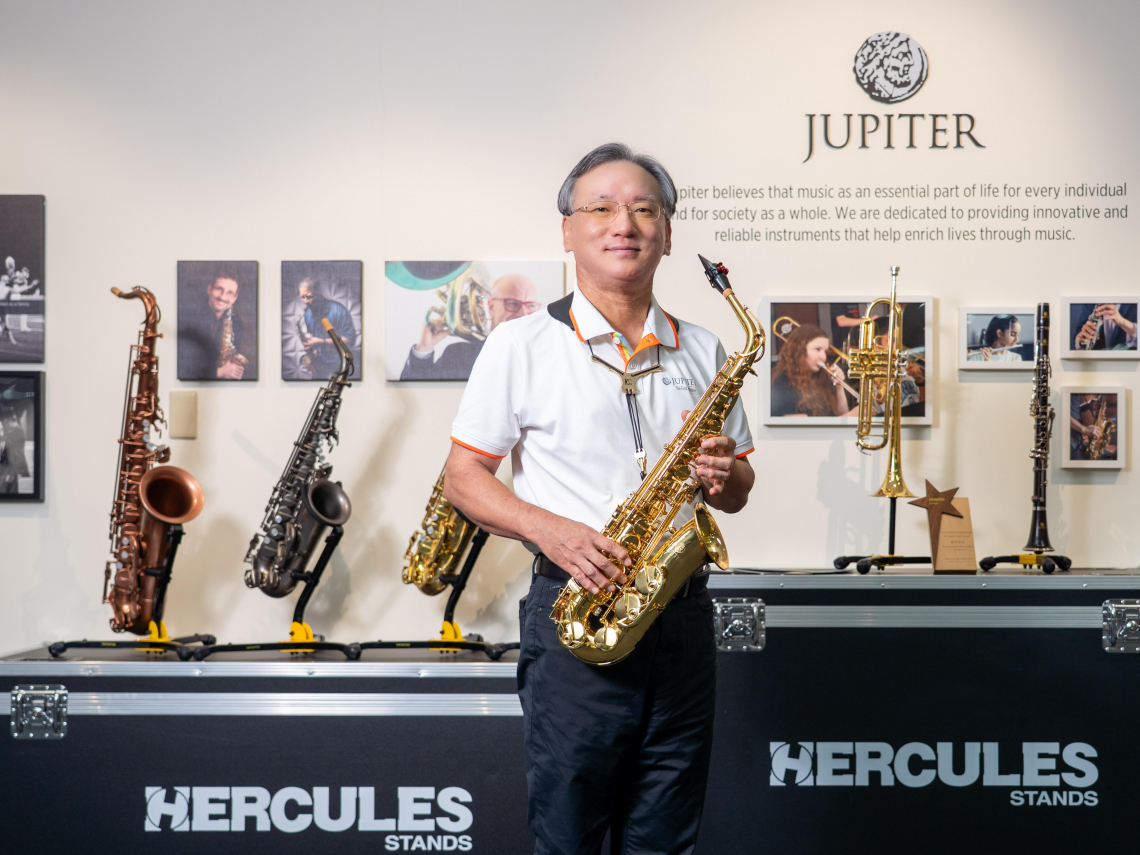 「功學社」憑自主研發年營收45億！95年樂器老店雙工廠迎戰關稅、少子化，不懼轉攻銀髮「第二春」