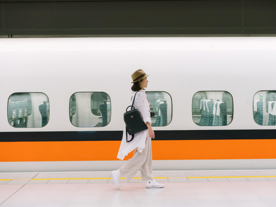 高鐵寧靜車廂讓媽媽壓力好大！小孩哭鬧被轟「閉嘴」、醫喊：寧靜從來不是靠誰被壓制！新制到底怎麼規定