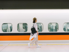 高鐵寧靜車廂讓媽媽壓力好大！小孩哭鬧被轟「閉嘴」、醫喊：寧靜從來不是靠誰被壓制！新制到底怎麼規定