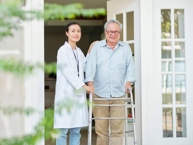 長照醫師：我在養老院15年看到極端對比！怕拖累孩子拒絕治療vs.霸氣刷卡...除了金錢，晚年2件事最重要
