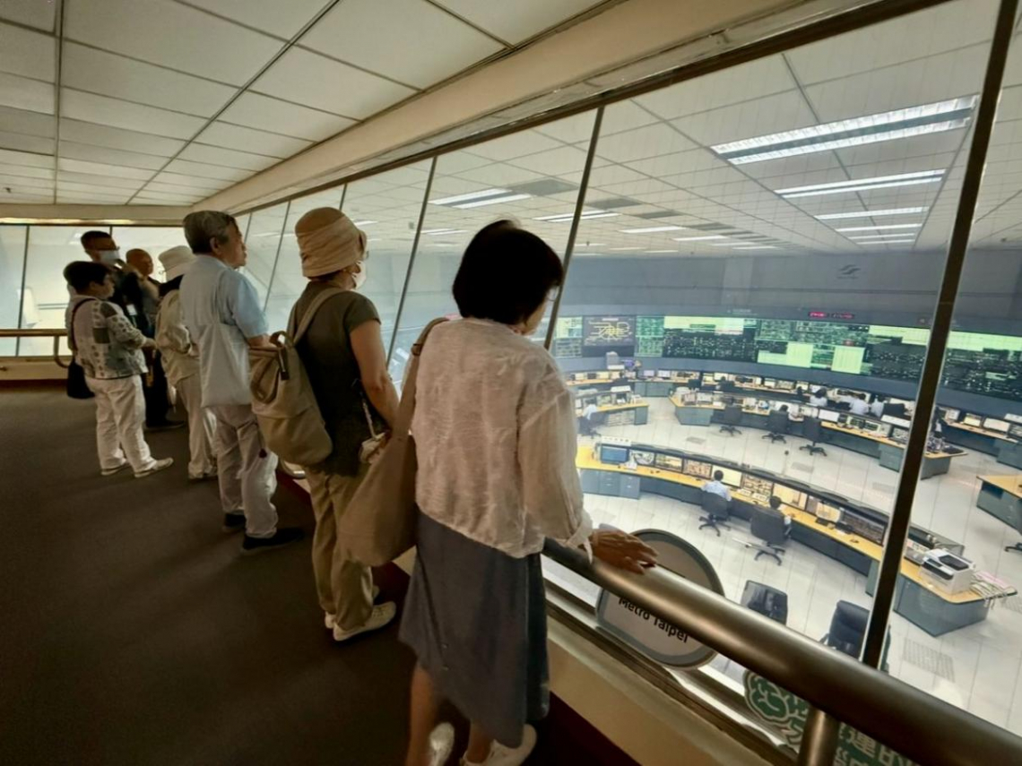 從365天無休的北捷行控中心、一路玩到「鐵味十足」赤峰街…老爺會館專人帶逛日式街感巷弄