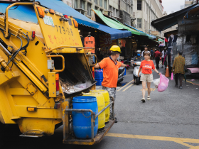 桃園垃圾費隨袋徵收「這天上路」，首波鎖定對象出爐！「買袋子要多花錢」惹怨，環保局親解實施範圍