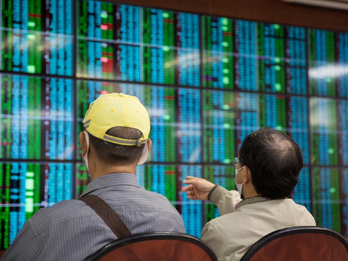 川普又TACO了！川皇在位「台股賺錢SOP」：急殺更是上車機會！老手教你：收回賣出鍵，專挑5大主流等待起漲