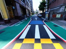 馬路上多出「藍色方格」是什麼？網疑惑PO文一堆人不知…交通局解答，違規最高開罰3萬6