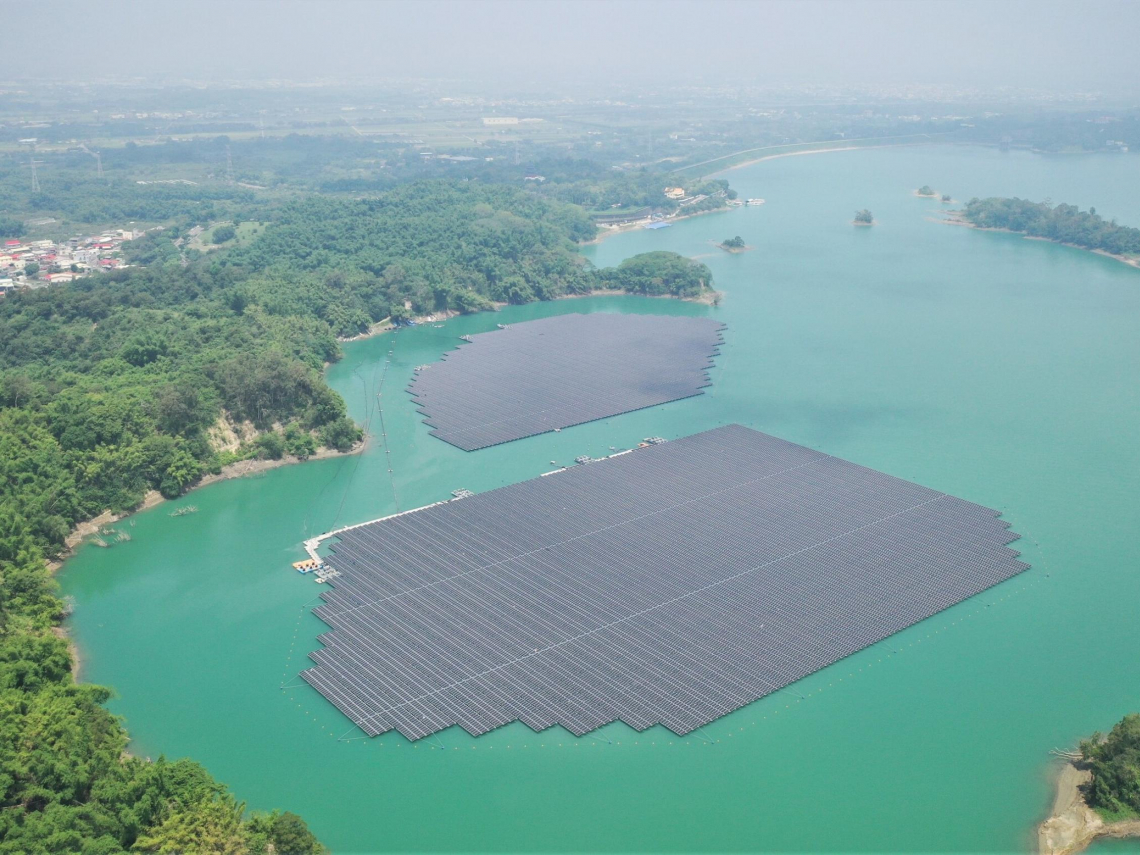 網傳烏山頭水庫光電板用藥水清洗，經部秀水質檢驗報告「清潔只靠它」！立委要求暫緩審查，龔明鑫回應