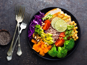 「地中海飲食」只能啃生菜、橄欖油?醫曝「台版菜單」:地瓜葉、苦茶油、鯖魚…同樣吃出抗癌長壽效果