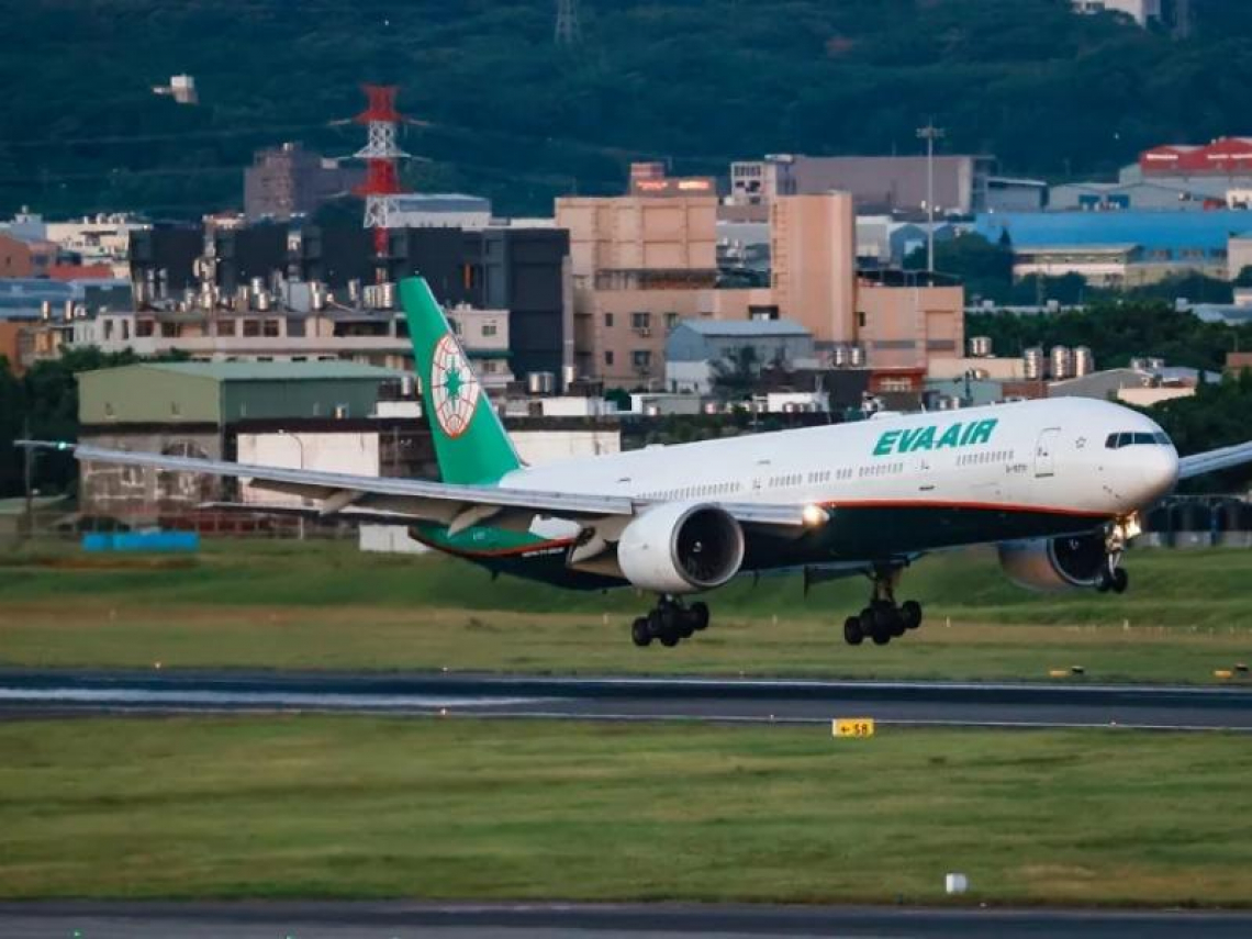 長榮空服員抱病上班，座艙長遭爆未啟用Medlink…衛星醫療系統石崇良親解用途：我自己也曾遇過