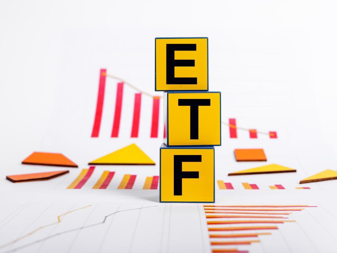 退休存股0050+0056最安心？金融業高管49歲提早退休：雙國民ETF組合藏1「致命弱點」，為何恐「越領越窮」？