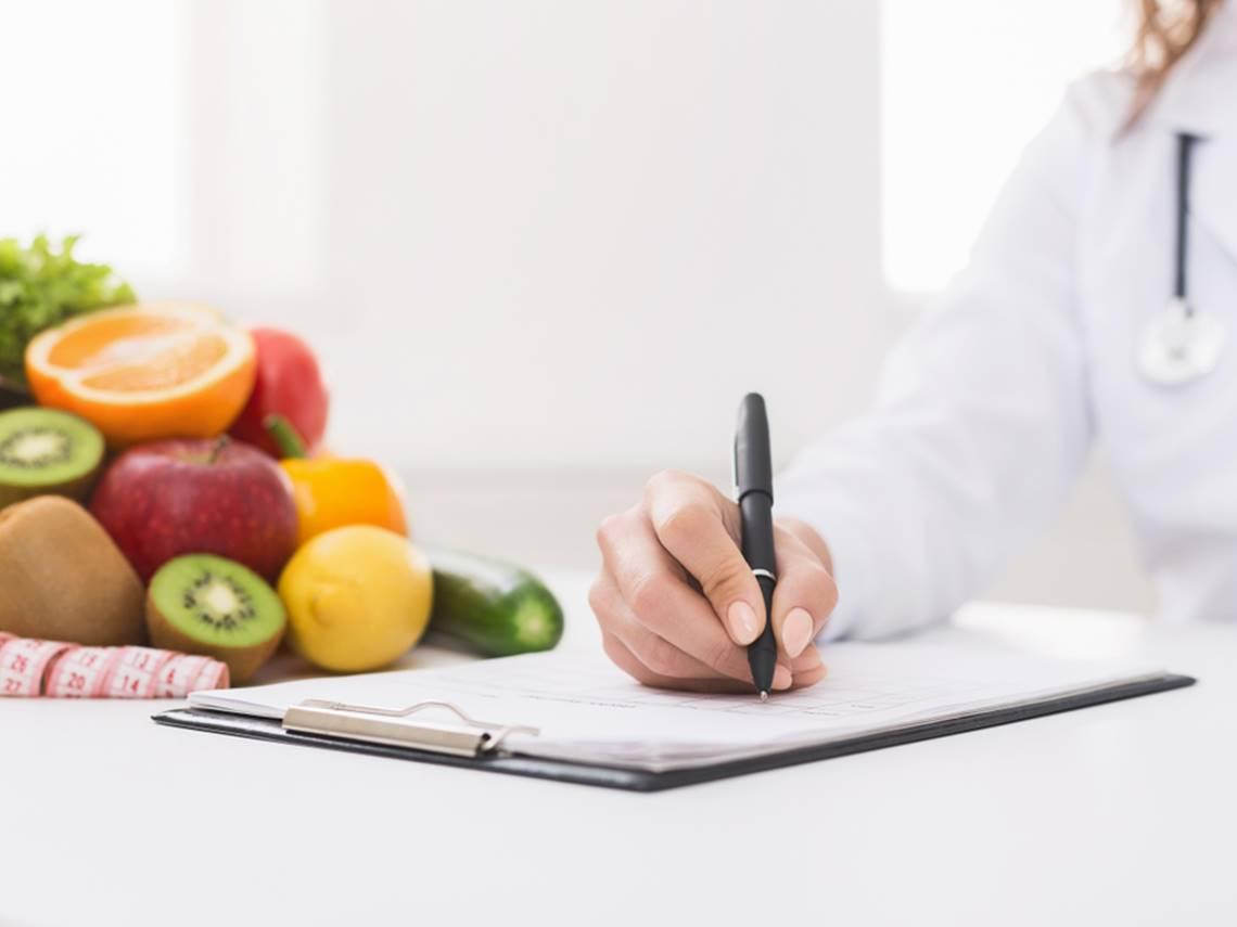 讓身體在1週內逆齡10歲！為何餐前喝1杯「濃綠茶」能瘦身？營養師揭最新減肥法：照這順序吃就不怕胖