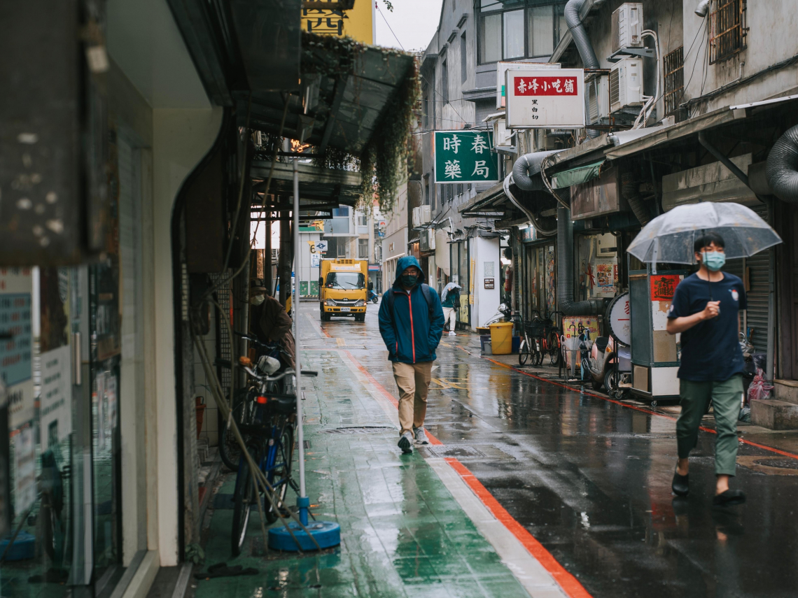 天氣／要涼快了！冷空氣「冷舌」急降10度，會下雨？還有秋颱「這4天」最靠近台灣…10日報搶先看