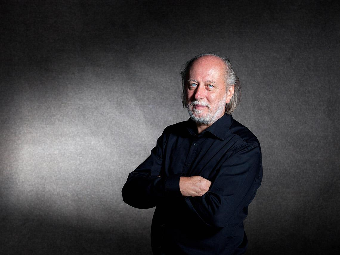 從礦工到看管牛隻都做過，諾貝爾文學獎得主描寫崩壞農村諷共產體制：給下一代面對末日的力量