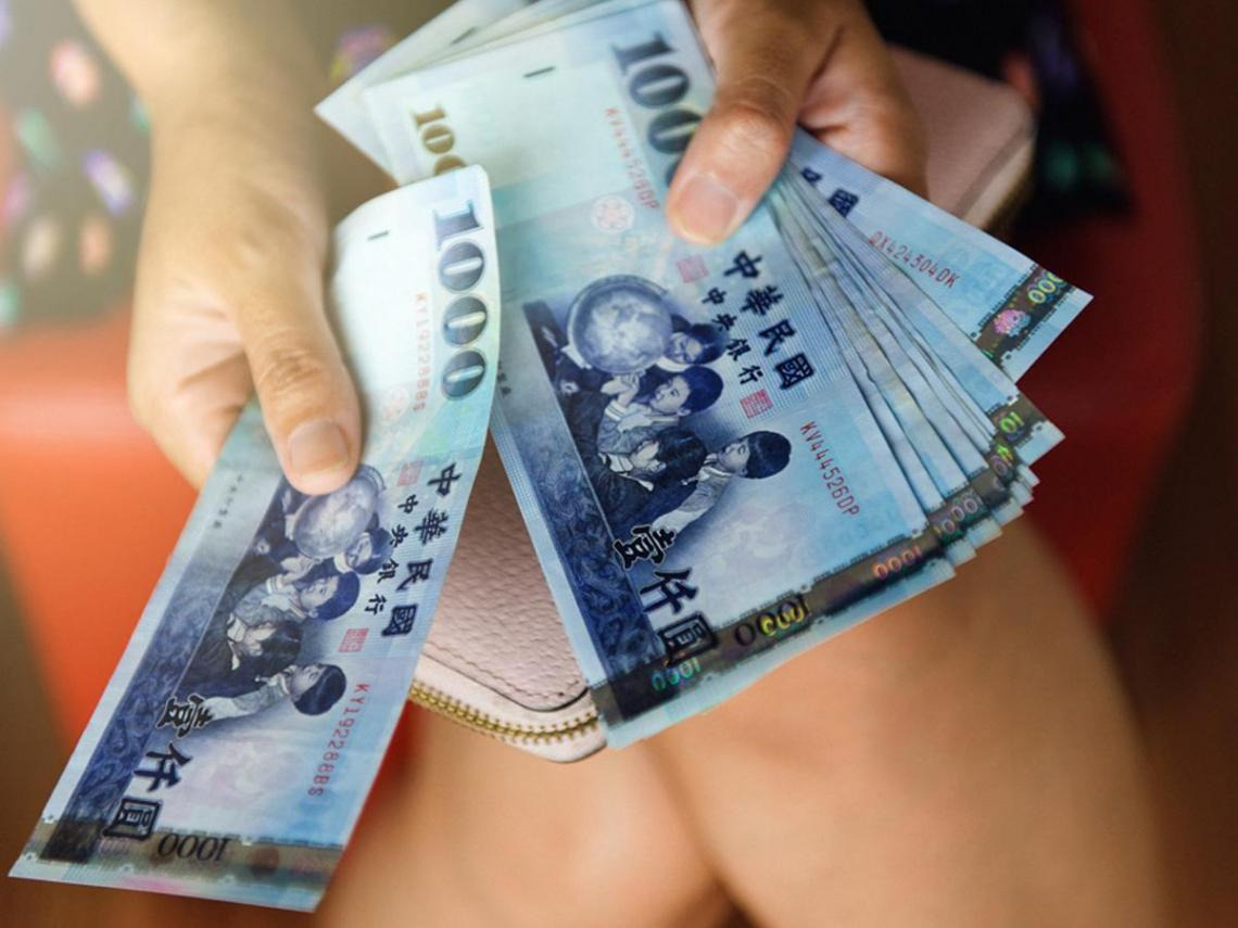 10月發錢了！勞退、勞保年金、國民年金…勞保局18筆給付領到月底，這筆錢「有時效」一次入帳近10萬