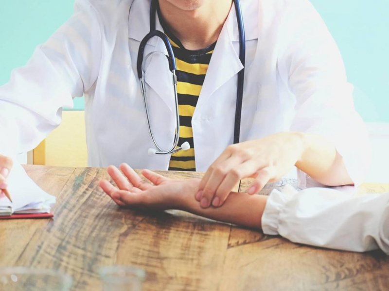 比超慢跑更有益健康！華佗80代傳人、醫藥學博士教你「正確蹲馬步」：4簡單動作，抗老防失智