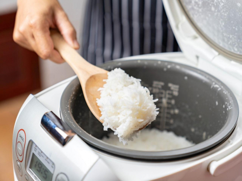 控醣不怕「吃白飯」？煮飯「少加水」能讓消化變慢、降GI值…農糧署說話了：這3招才真穩血糖