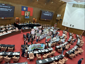 「普發一萬」三讀過關，這群人第一批領到！普發現金何時領、5種發放方式先看，線上申請官網出來了嗎？