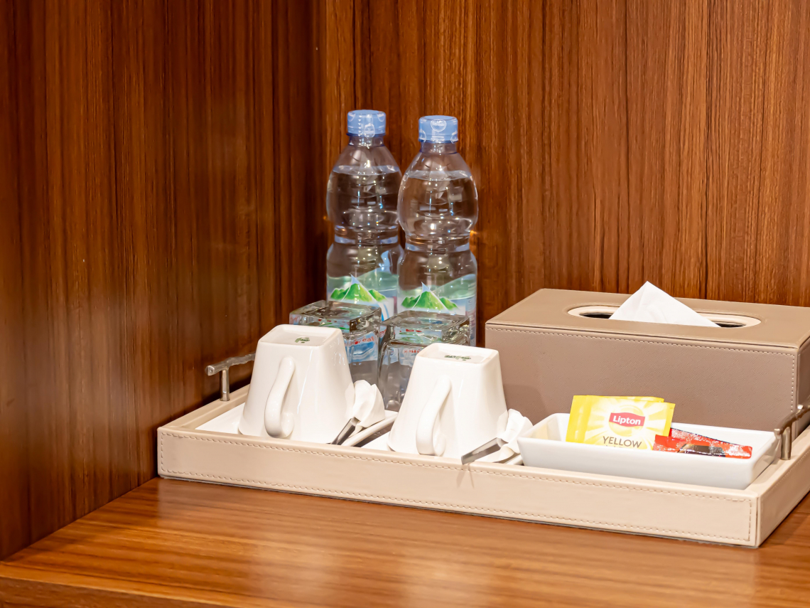 飯店旅宿業不提供一次性備品，範圍再擴大！「瓶裝水、免洗餐具」都不給…上路時間、地點曝光