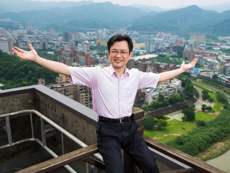 媽媽長照12年燒562萬，麵包師傅之子42歲存5千萬：人生重來不會提早退休「財富自由，只要定期定額這2檔」