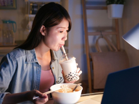 「吃太少」也會胖！營養師揭「10隱形肥胖陷阱」：吃太快、沒睡飽…1食物攝取不足也難瘦