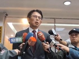 這2名鏡電視前董事退出後，投資凱思各千萬元…黃國昌「狗仔銀彈」哪裡來？捲入跟監情治首長風暴