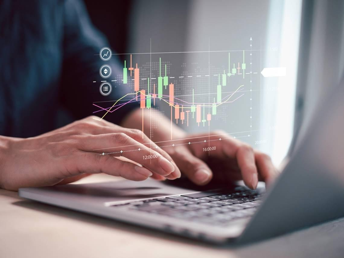 30歲背包客靠當沖玩遍亞洲「看盤10天賺9萬」！白天衝浪晚上跳舞，峇里島投資客給我的人生啟示