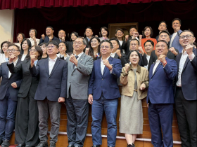 國民黨主席選舉看好鄭麗文，藍民調支持度為何反掉3.3%...黃國昌陷狗仔門，民眾黨竟沒受影響？