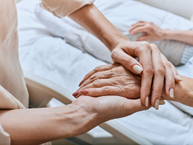 他從I人變E人！極度內向到立志外向 源於26歲安寧病房當志工，目睹人臨死都說這些...