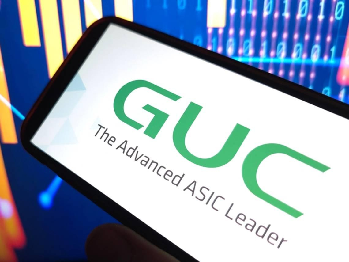 這波沒跟到台積電、鴻海？創意、中美晶...台股老手點名5檔跨年度大黑馬：「高成長＋確定訂單」一路賺到2026