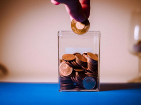 勞保老年年金明年提高1歲，「這年紀」才能領！月領、一次領誰划算？一表看勞保退休金幾歲可領