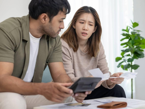 「有錢付得起醫療費！」台商夫妻生意崩盤又罹癌、上億身家變負債…她1句話救全家：有錢更要買保險