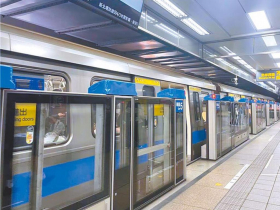 搭捷運手機沒電了怎辦？她竟開「消防栓插座」充電、最高開罰100萬！想免費充電要來這裡找