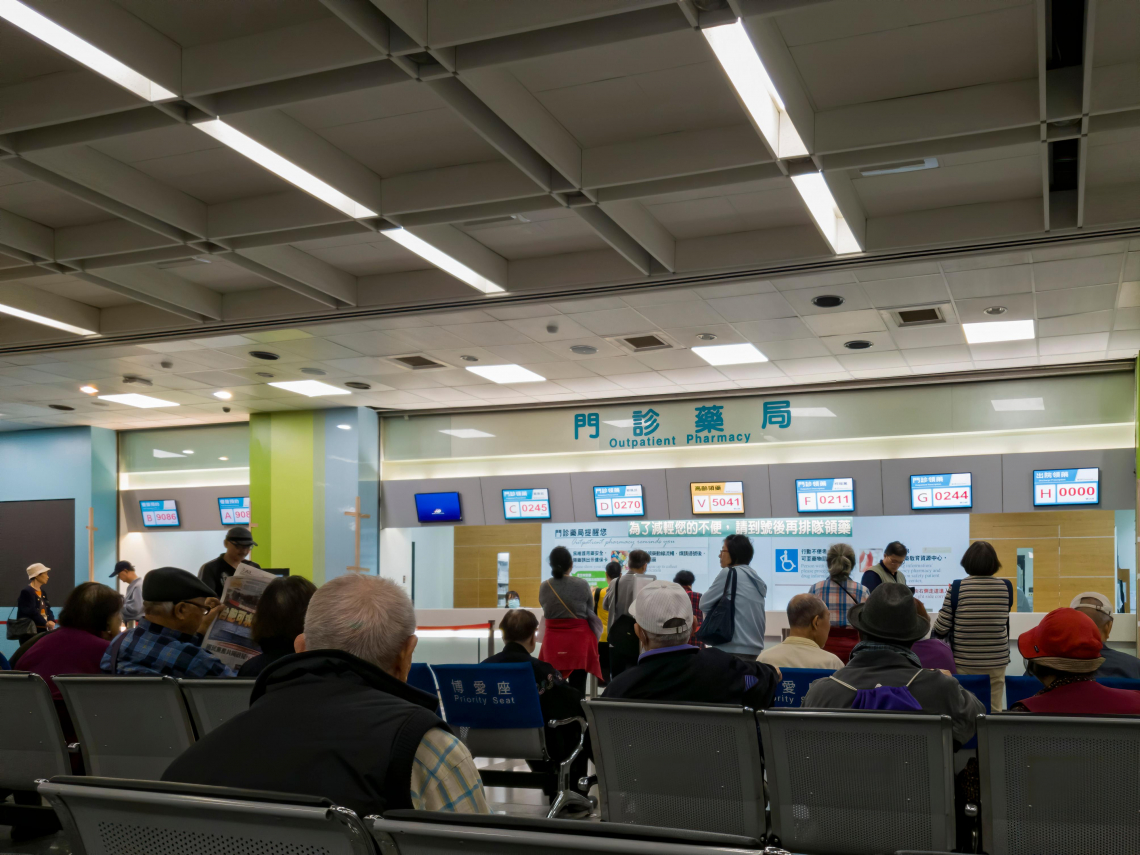 直衝醫學中心沒轉診看病，部分負擔將增1200元！看病新制何時上路？全台醫學中心名單一次看