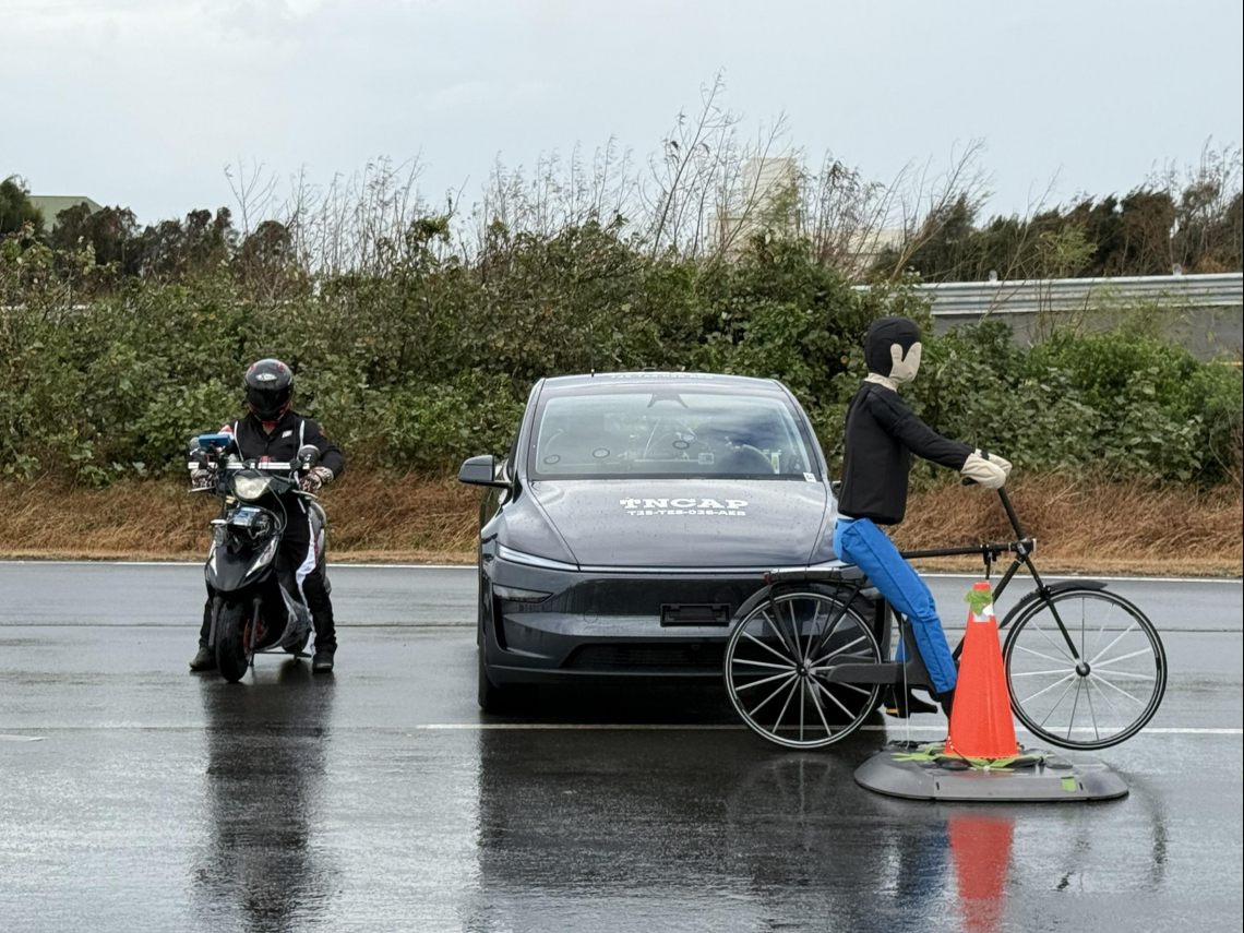 特斯拉Model Y最新受測直擊！TNCAP增在地化測試、盲點機車偵測、自行車防撞…表現有水土不服？