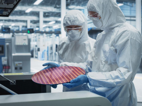 投資焦點〉輝達伺服器升級領跑  供應鏈族群先回檔觀望　台廠技術在手  迎光通訊放量潮