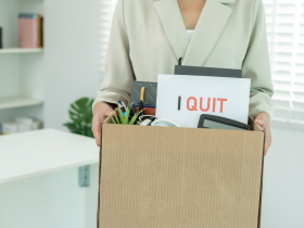 社畜必看！一時衝動提離職，隔天反悔來得及？口頭、LINE辭職不算數？一文搞懂：辭職何時生效