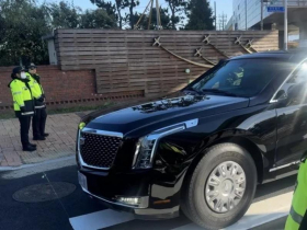 川習會場邊花絮／川普「野獸」座車現蹤，華府、美軍車牌全來了！習近平出動N701「訪美也用這輛」