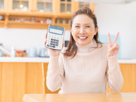 行政阿姨40年All in自家股票，退休滾出1.7億身家、光股息就年領400萬，連CEO也震驚的「極簡致富術」