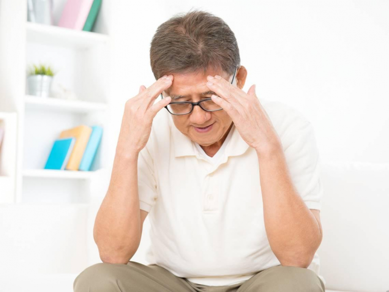 60歲國中老師痛哭：當初求穩定才當老師，卻因「1投資錯誤」賠掉270萬！血淚揭退休理財的致命地雷