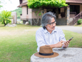 明年滿65歲才能領勞保年金！試算60、65、70歲月領多少？他延後請領卻悔嘆：浪費最有活力的5年