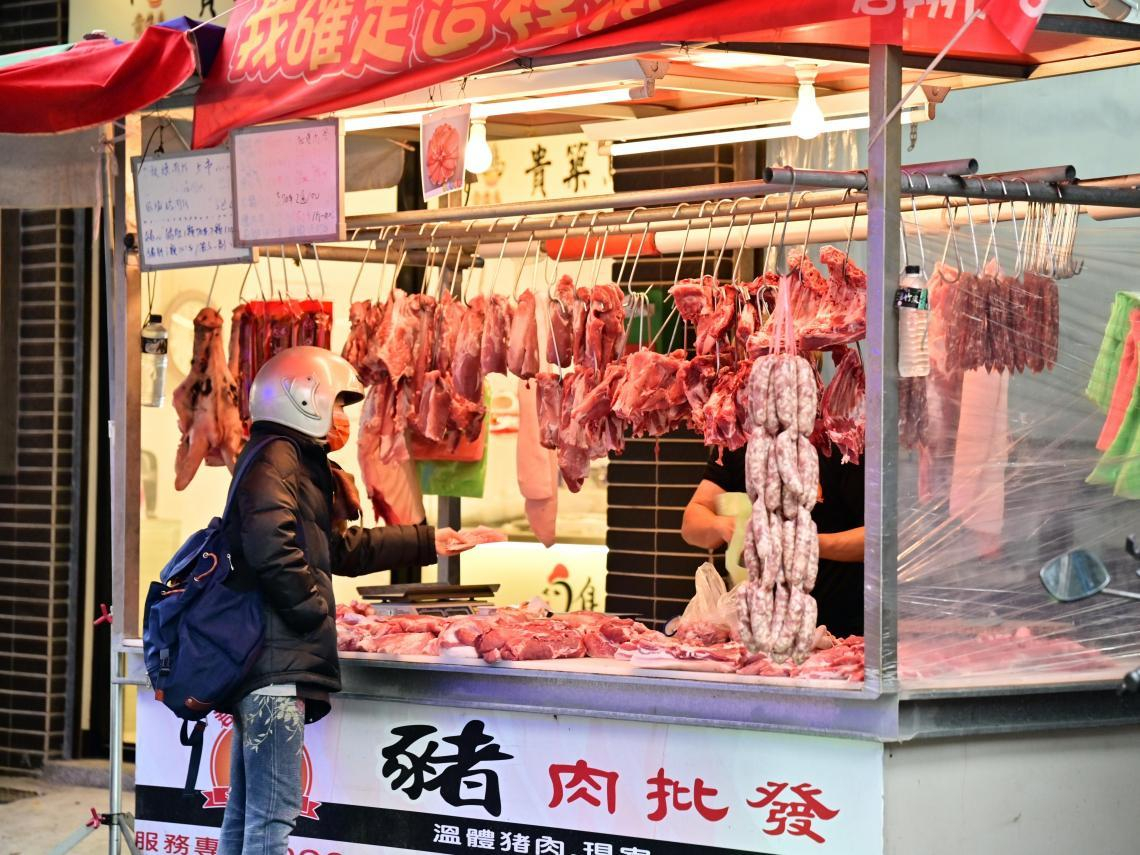 豬肉禁運禁宰15天，5族群補助來了！肉攤停業補3萬、飼料差額每頭300元，卓揆：全力挺下去