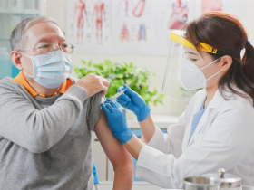 2025流感疫苗懶人包！公費疫苗第二階段11/1開打，施打對象、接種地點、疫苗廠牌，自費流感疫苗多少錢？