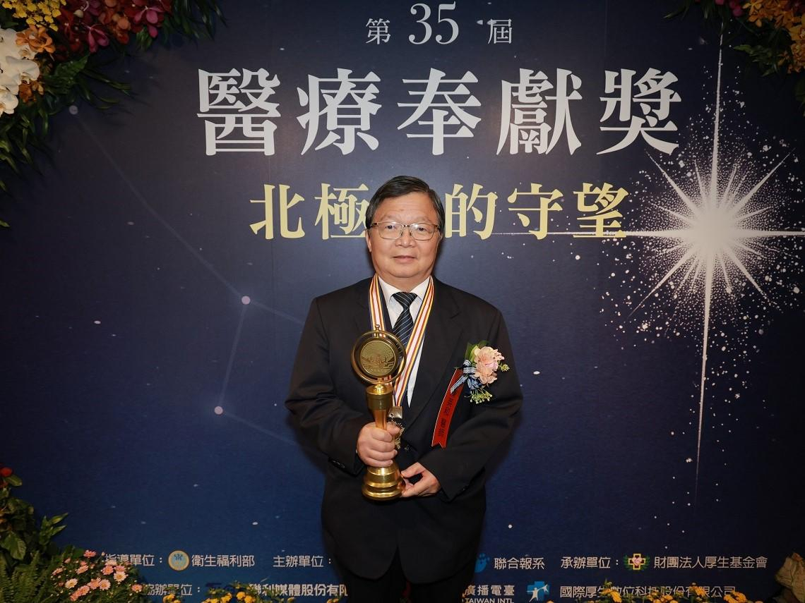 40年前捨臺大醫工作，他成花蓮慈濟第一個外科醫師！72歲陳英和獲醫療奉獻獎：感受「被需要」的幸福