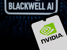 川普喊輝達Blackwell不會給其他人，領先業界10年！美眾議員認若出口：像把鈾交給伊朗一樣危險