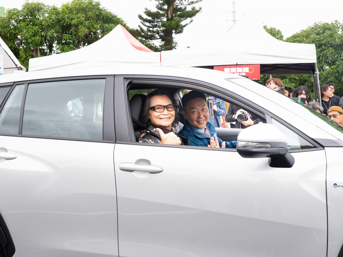 高齡駕駛新制明年5月上路，71歲沈文程喊要當換照第一人！繳回駕照2年最多賺3.6萬…怎麼領一次看