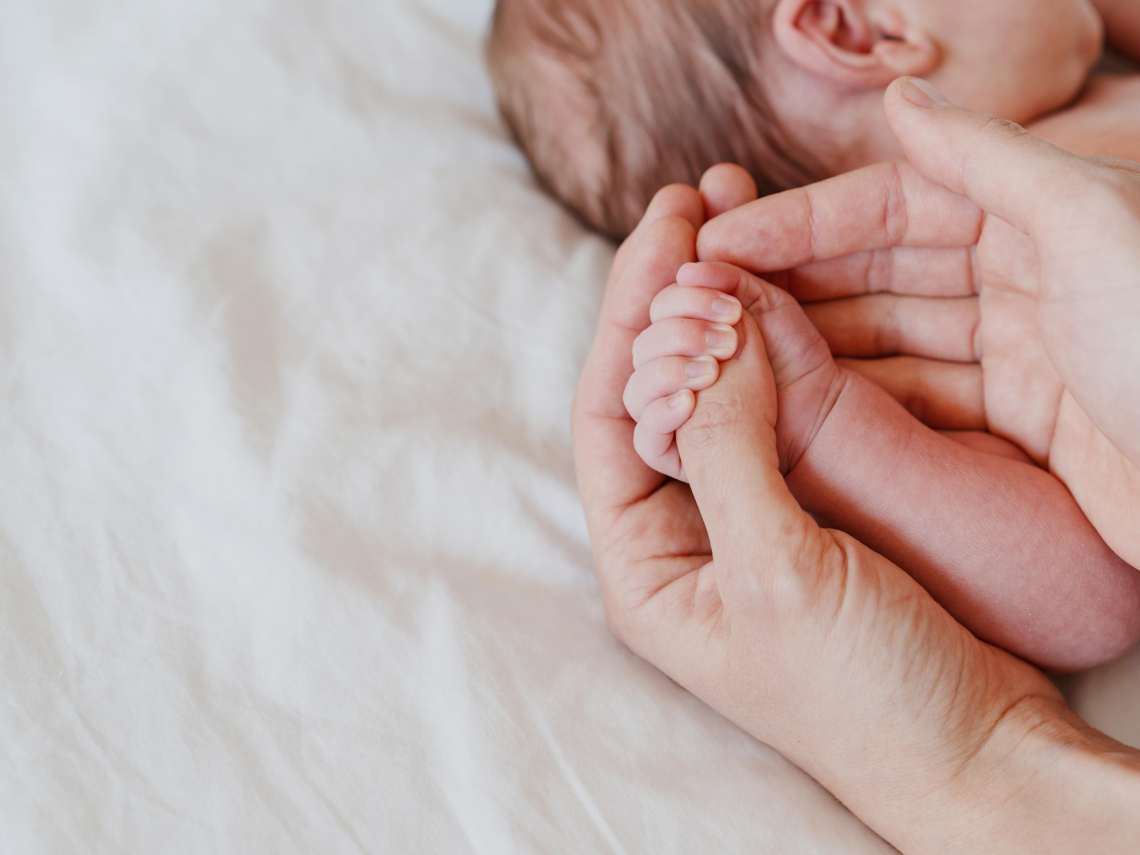 家有12歲以下小孩就能請外傭？「一孩家庭」照顧＋8千元配套何時上路？洪申翰這麼說