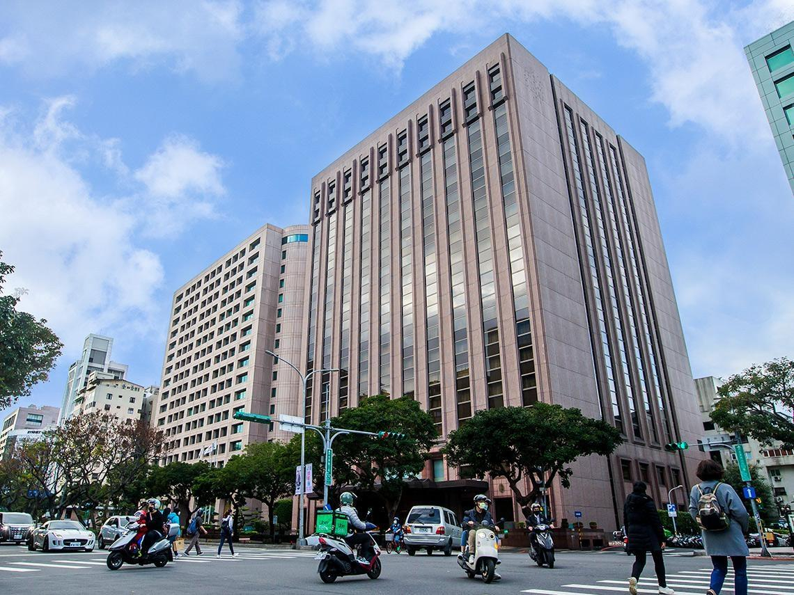 西華飯店改建豪宅「西華璞園」，躋身200萬單價俱樂部、頂樓成交2.4億！國賓飯店改建也狂銷百億